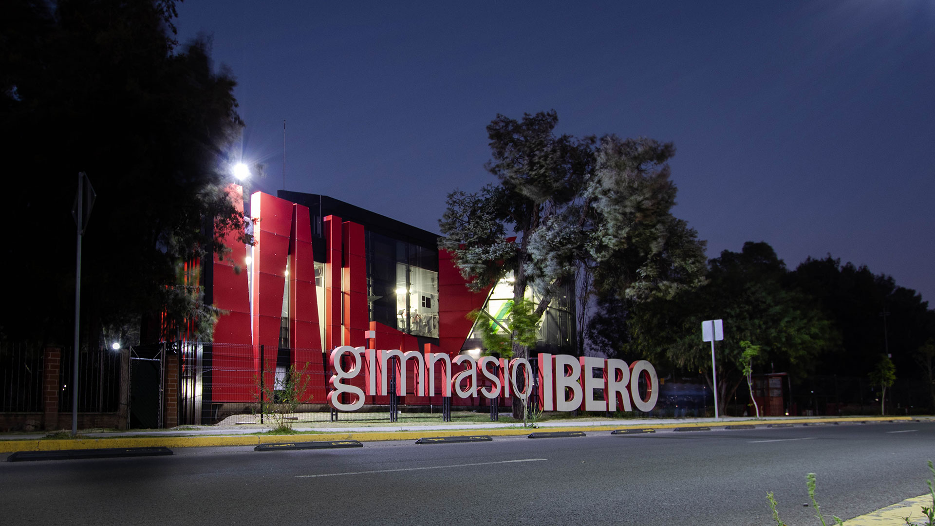 Gimnasio IBERO Puebla, vista desde la calle