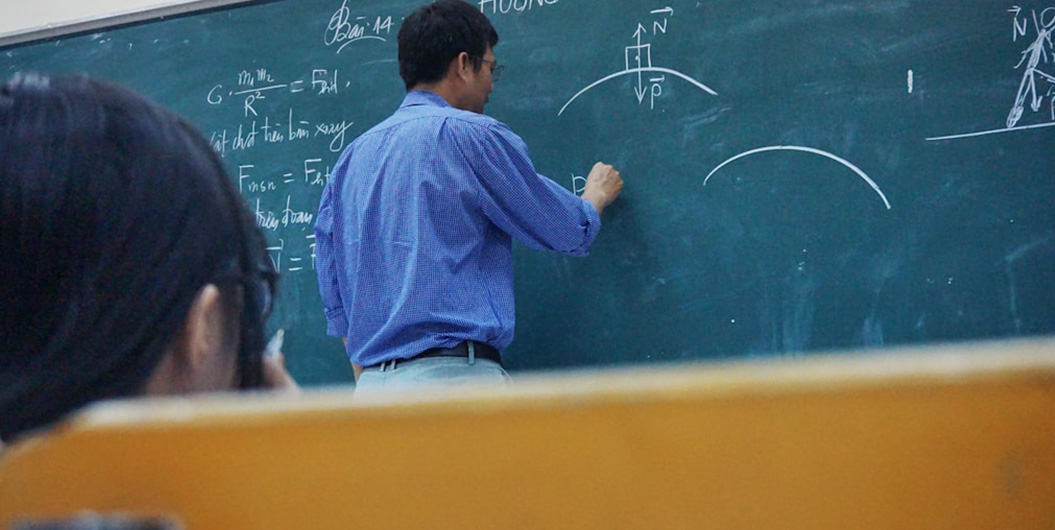 Profesor en el pizarrón
