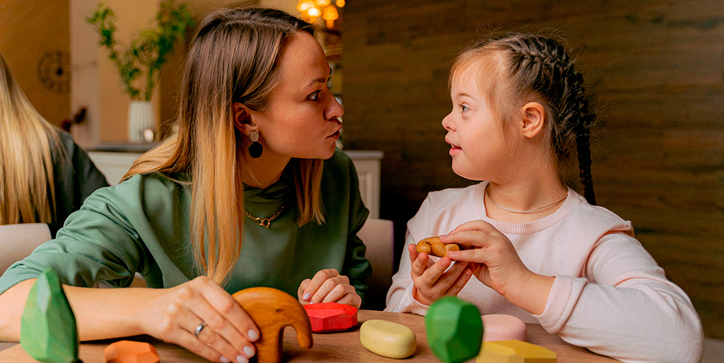 Mujer y niña