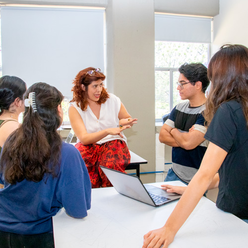 MAestra y alumnos